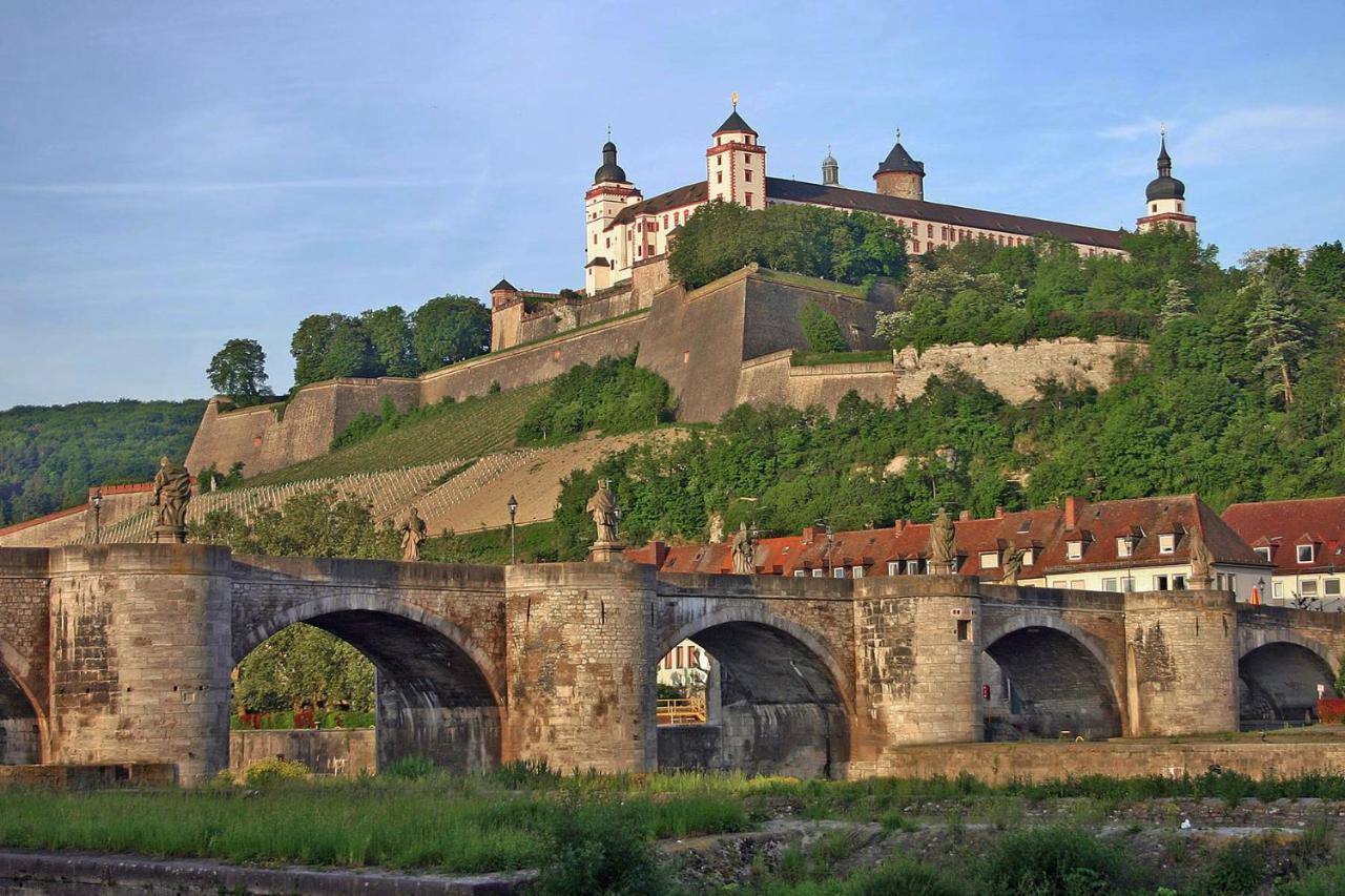 Xxx Fully Equipped Apartment Near Main Station! Wurzburg Bagian luar foto
